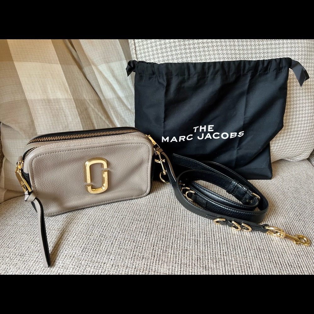 The Marc Jacobs Softshot 21 Leather Crossbody